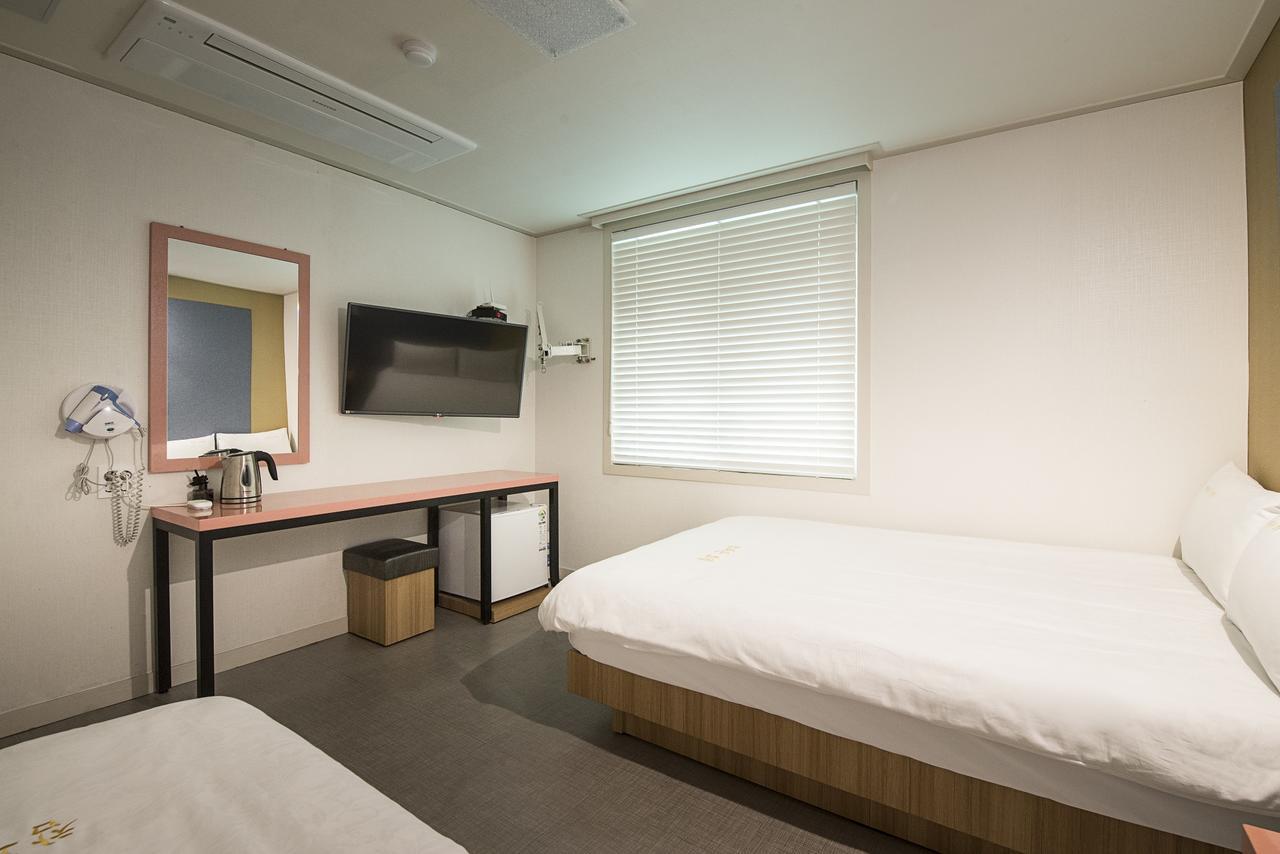 Champion Hotel Jeju Exterior photo